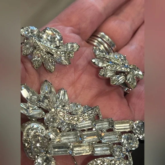 Vintage Eisenberg Ice AB Rhinstone Brooch & Weiss Clip On Earrings - Picture 8 of 12